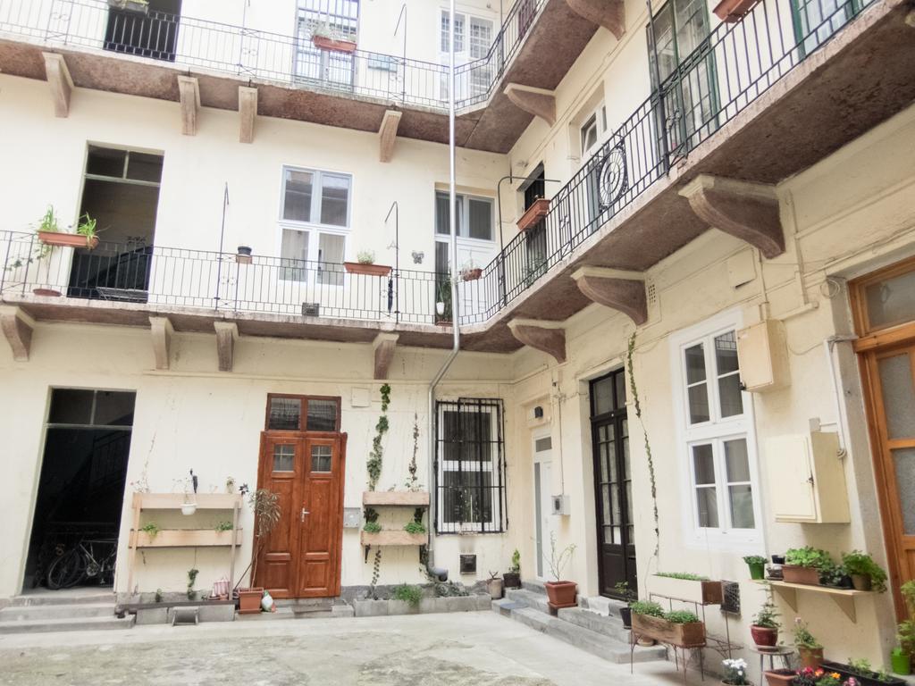 Goldcentral Apartment Dob Budapest Esterno foto