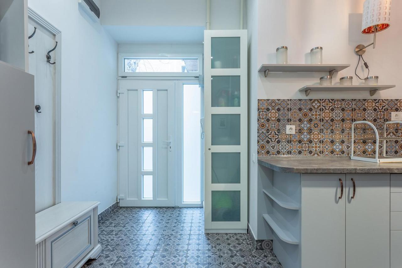 Goldcentral Apartment Dob Budapest Esterno foto